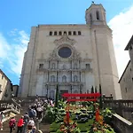 Pis modern a Girona centre amb pati, 2hab, Wi-Fi, pàrquing